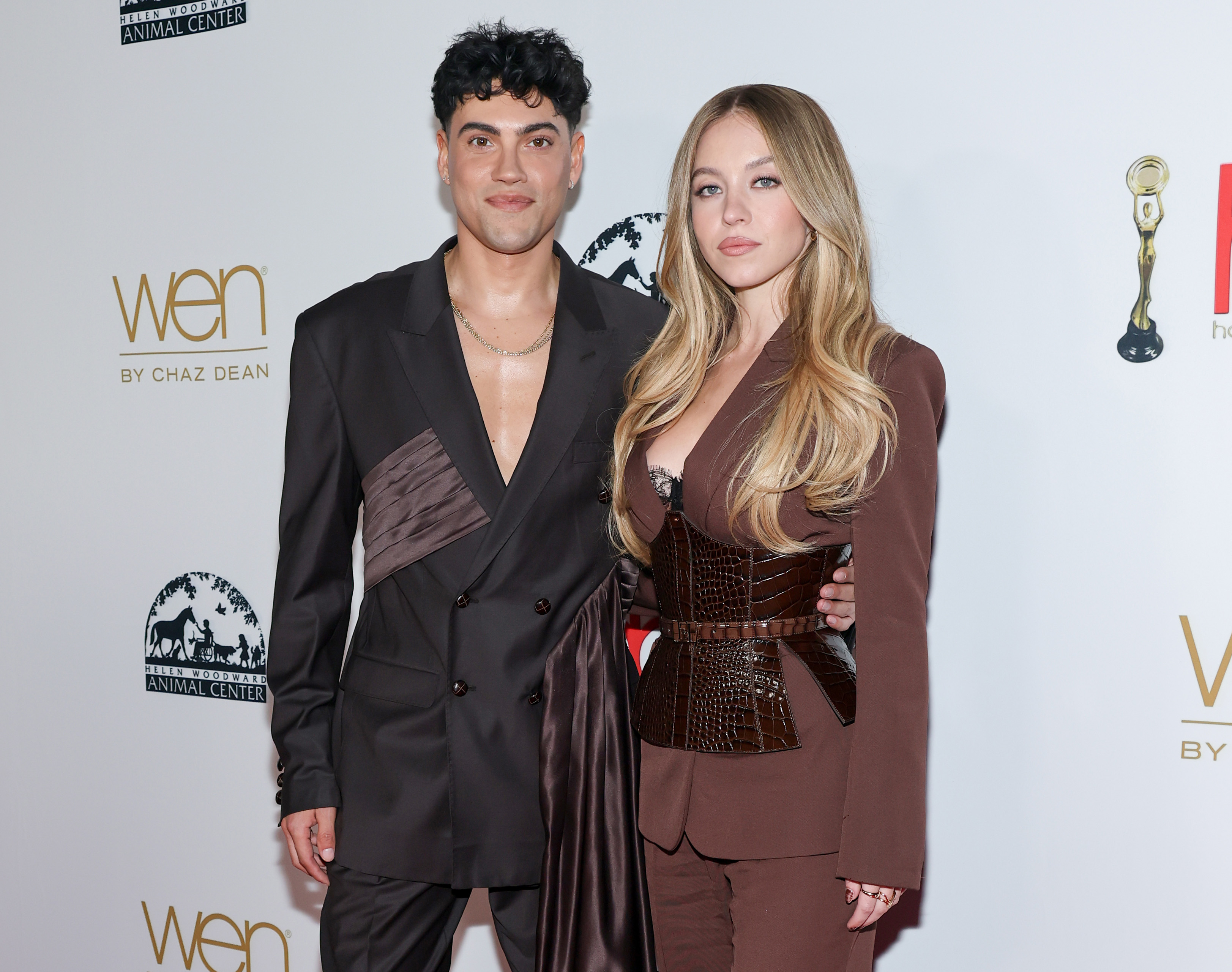 LOS ANGELES, CALIFORNIA - APRIL 06: (L-R) Glen Oropeza and Sydney Sweeney attend the 10th annual Hollywood Beauty Awards at Avalon Hollywood & Bardot on April 06, 2025 in Los Angeles, California.  (Photo by Amy Sussman/Getty Images)