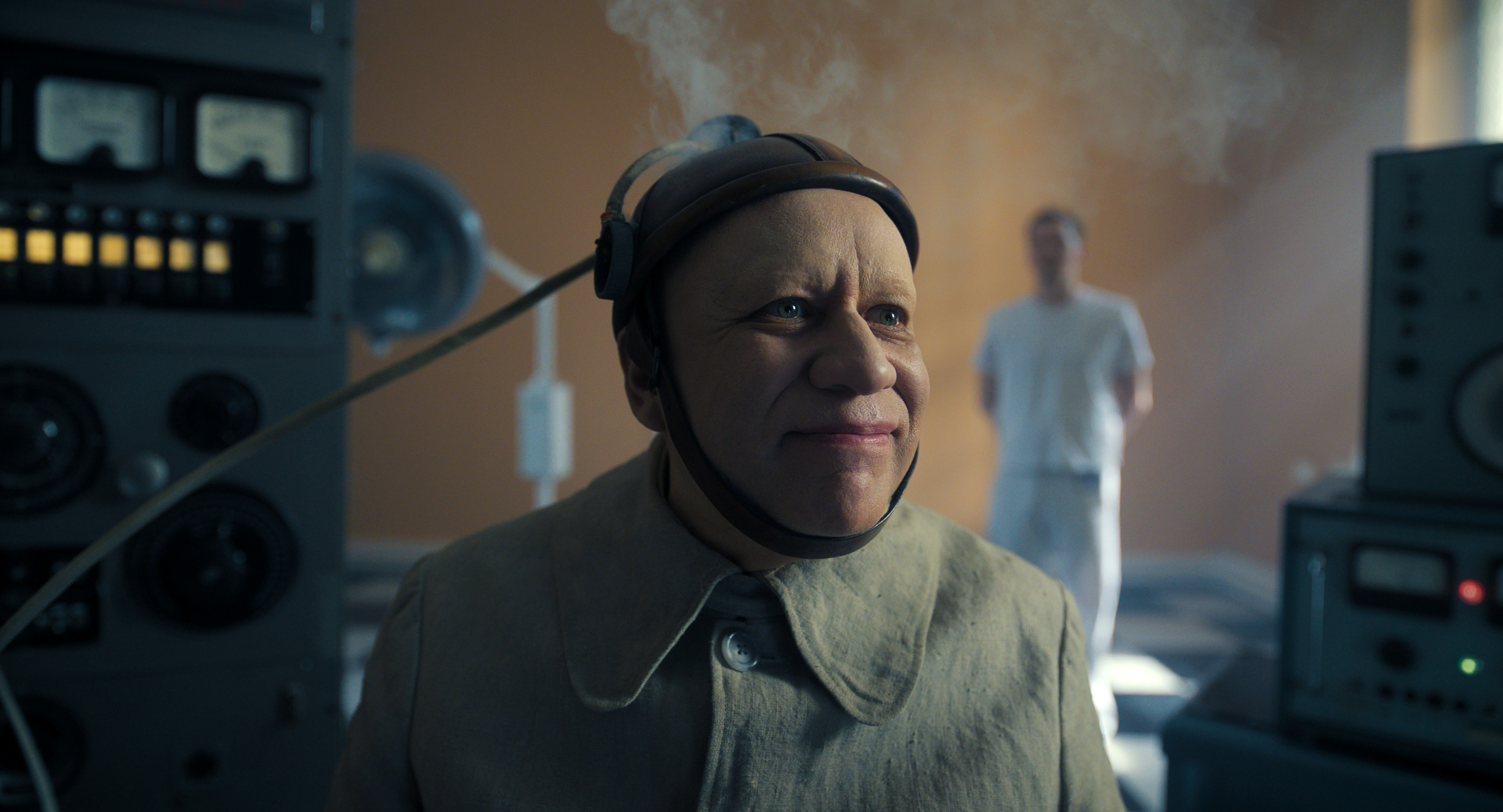 Wednesday. Fred Armisen as Uncle Fester in episode 204 of Wednesday. Cr. Courtesy of Netflix © 2025