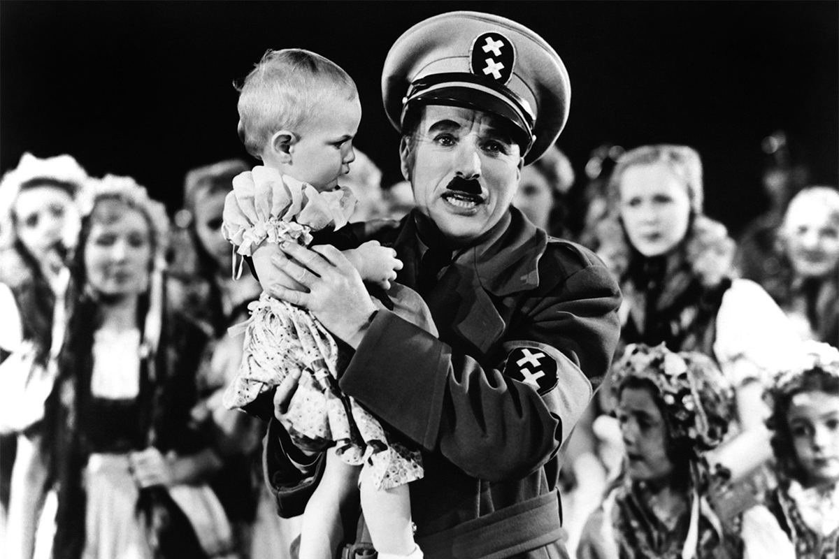THE GREAT DICTATOR, right: Charlie Chaplin, 1940.