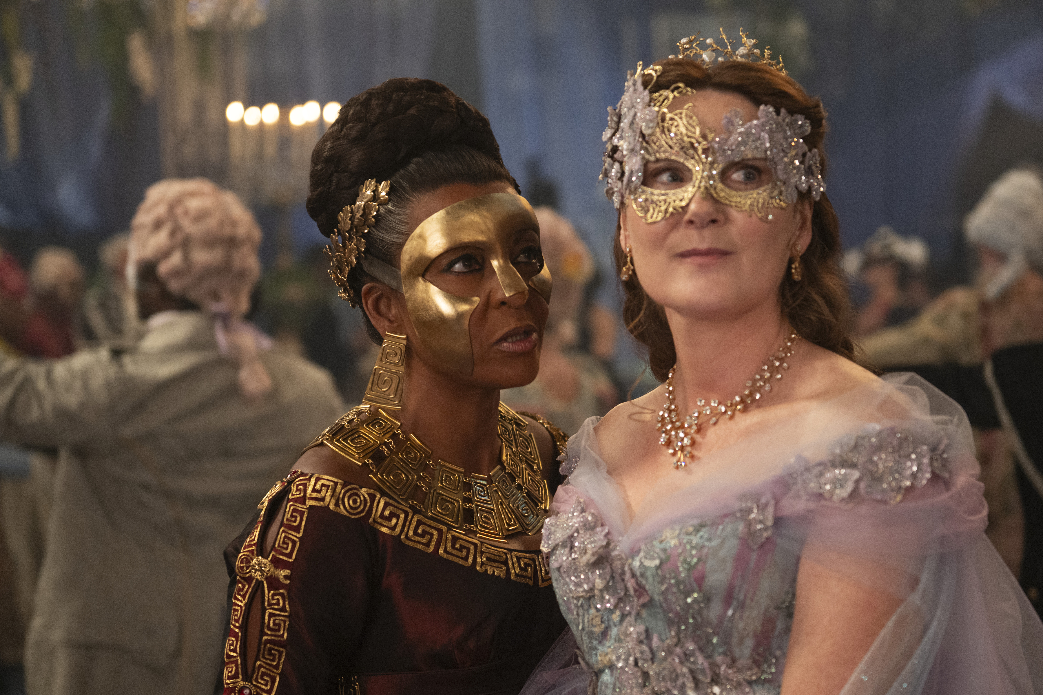 Bridgerton. (L to R) Adjoa Andoh as Lady Danbury, Ruth Gemmell as Lady Violet Bridgerton in episode 401 of Bridgerton. Cr. Liam Daniel/Netflix © 2025