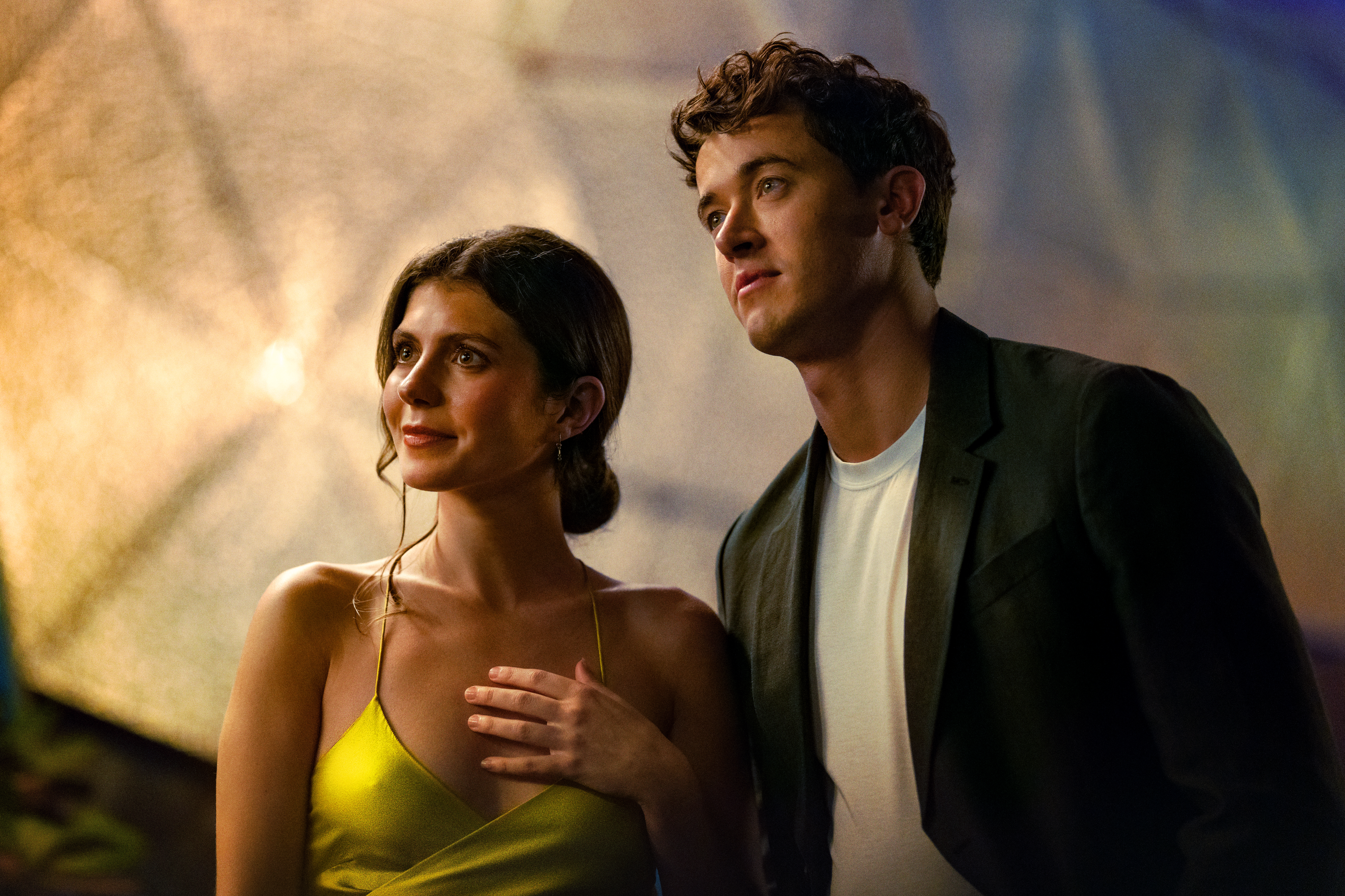 People We Meet on Vacation. (L-R) Emily Bader as Poppy and Tom Blyth as Alex in People We Meet on Vacation. Cr. Daniel Escale/Netflix © 2025