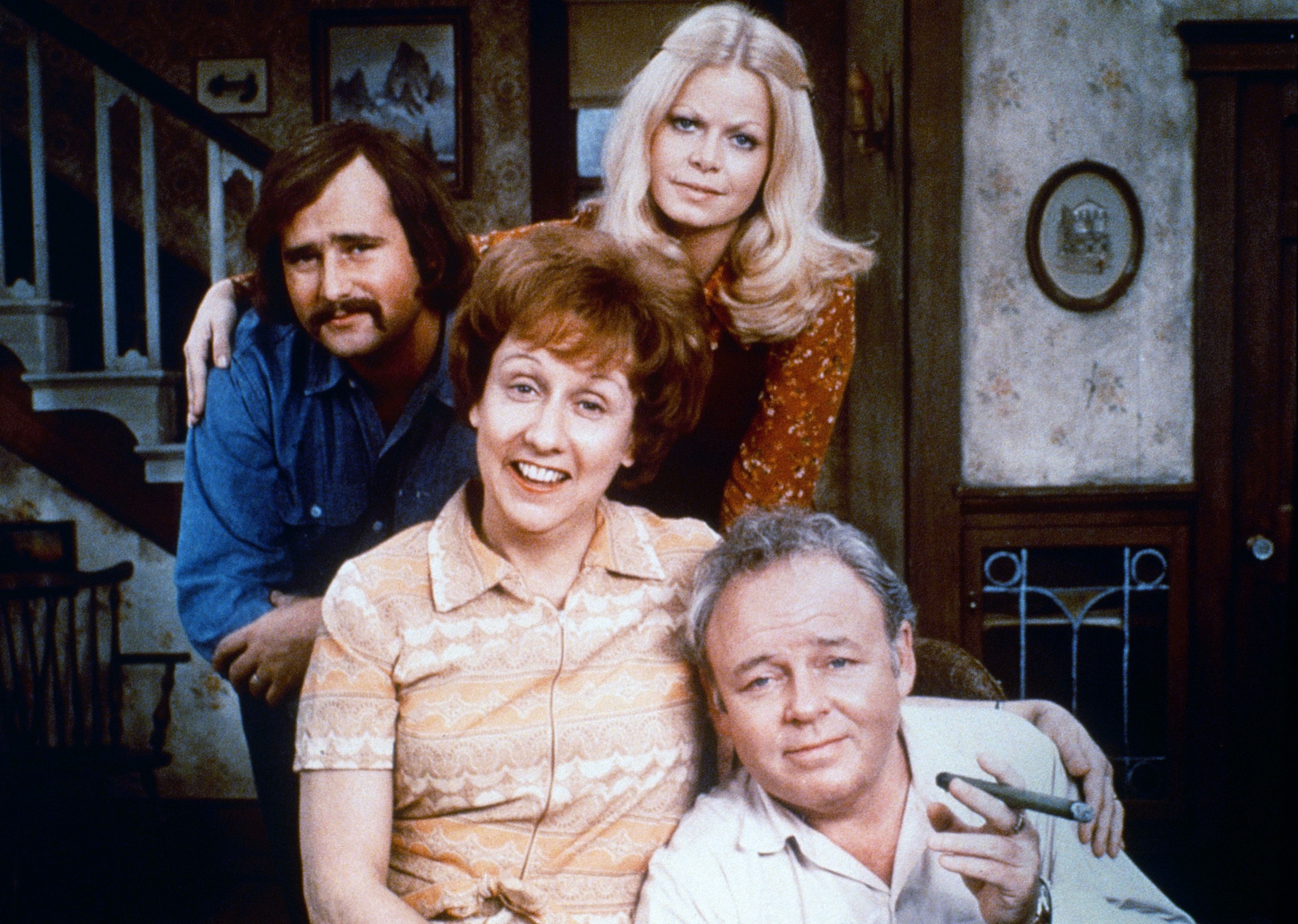 ALL IN THE FAMILY, from left: Rob Reiner, Jean Stapleton, Sally Struthers, Carroll O'Connor, 1971-79. ©CBS/Courtesy Everett Collection