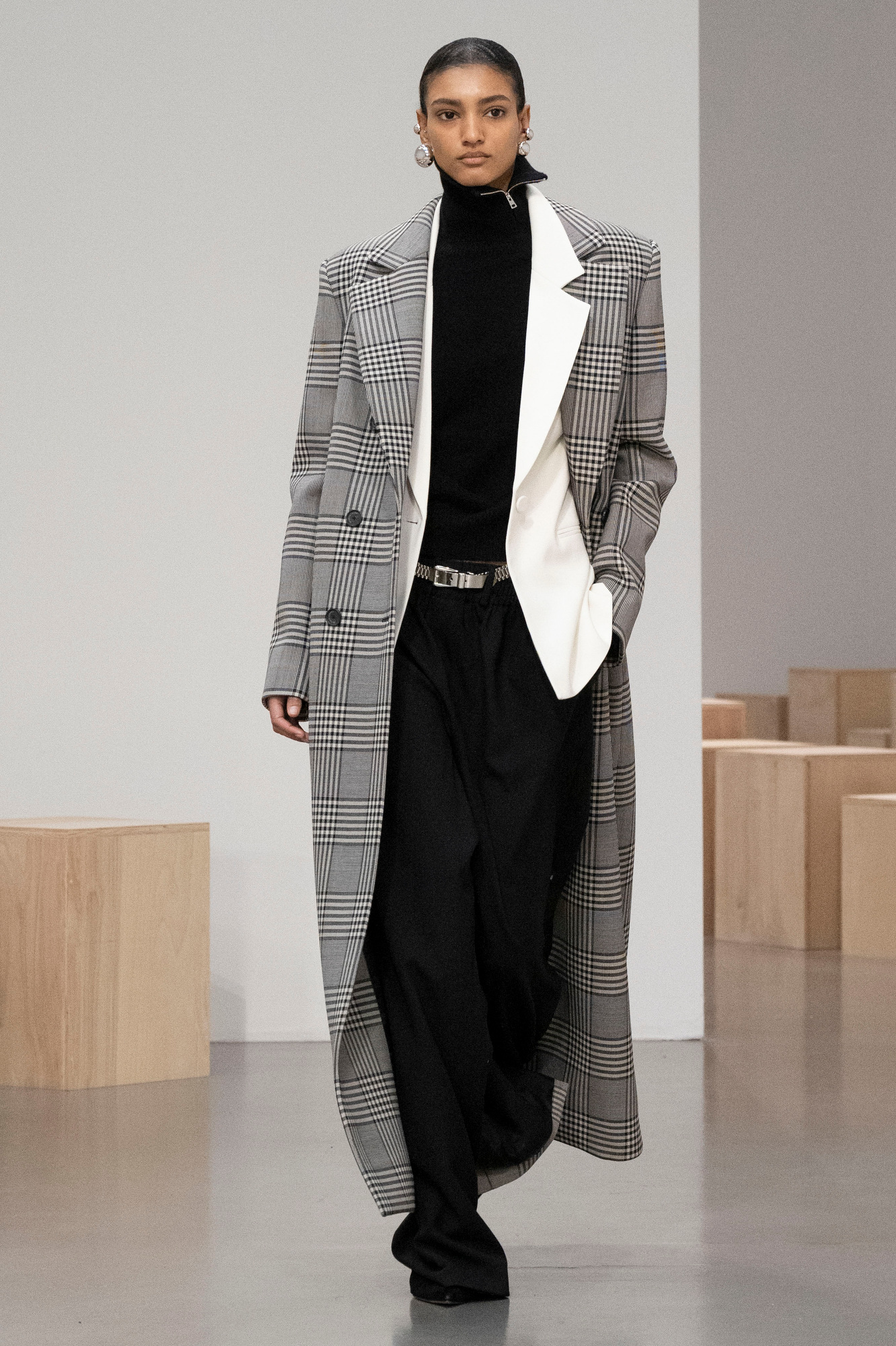 model walking the Brandon Maxwell Fall 2025 Ready-to-Wear Collection at New York Fashion Week