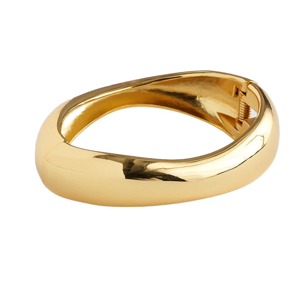 Best Gifts for Wives Christmas 2025: Luxury Picks From Trending Brands