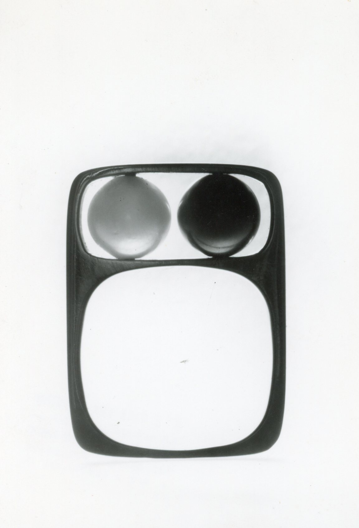 A two-pearl ring imagined by Jean Dinh Van with Pierre Cardin.