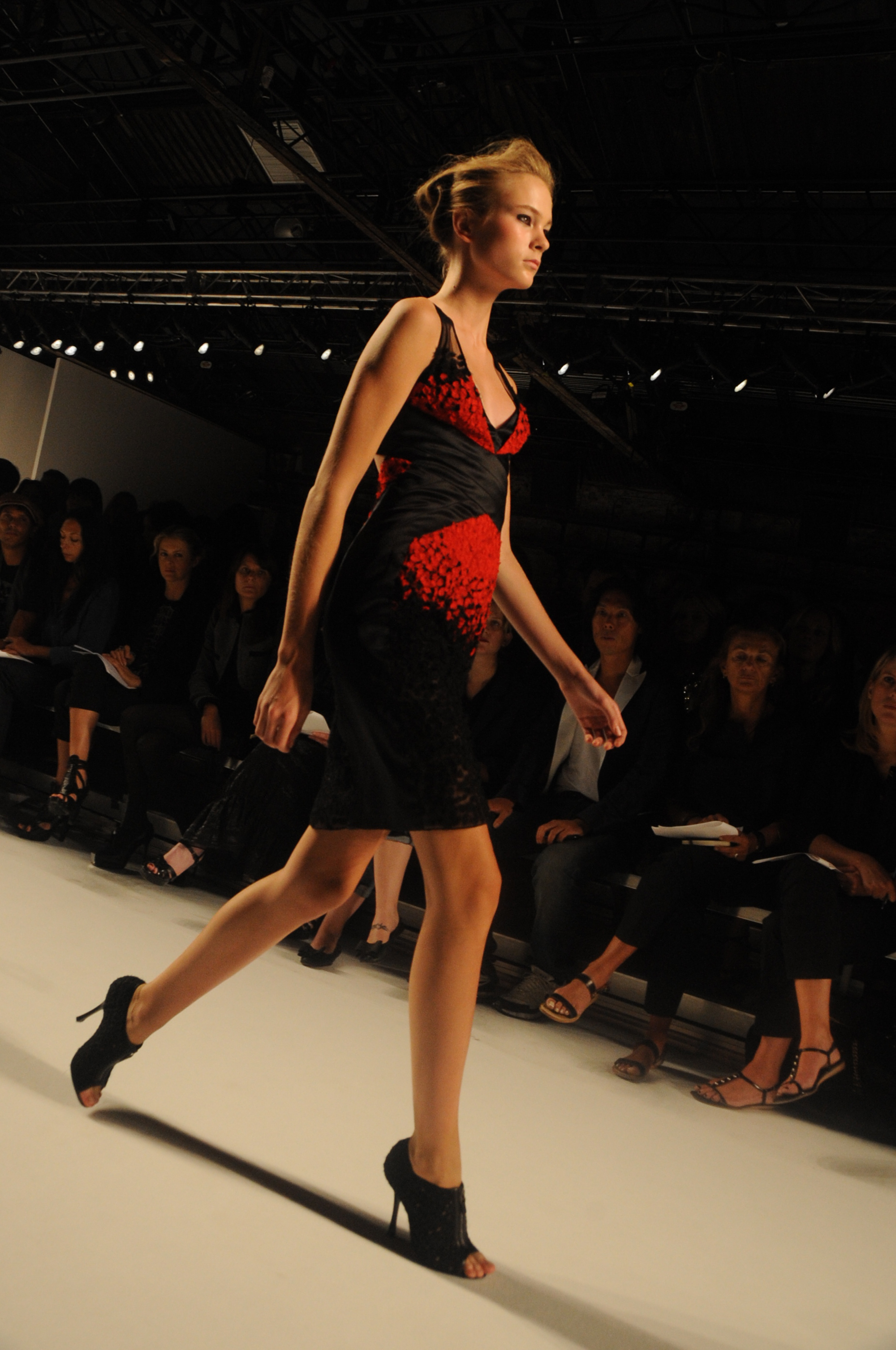 A model on the runway at Narciso Rodriguez\'s spring 2009 show.