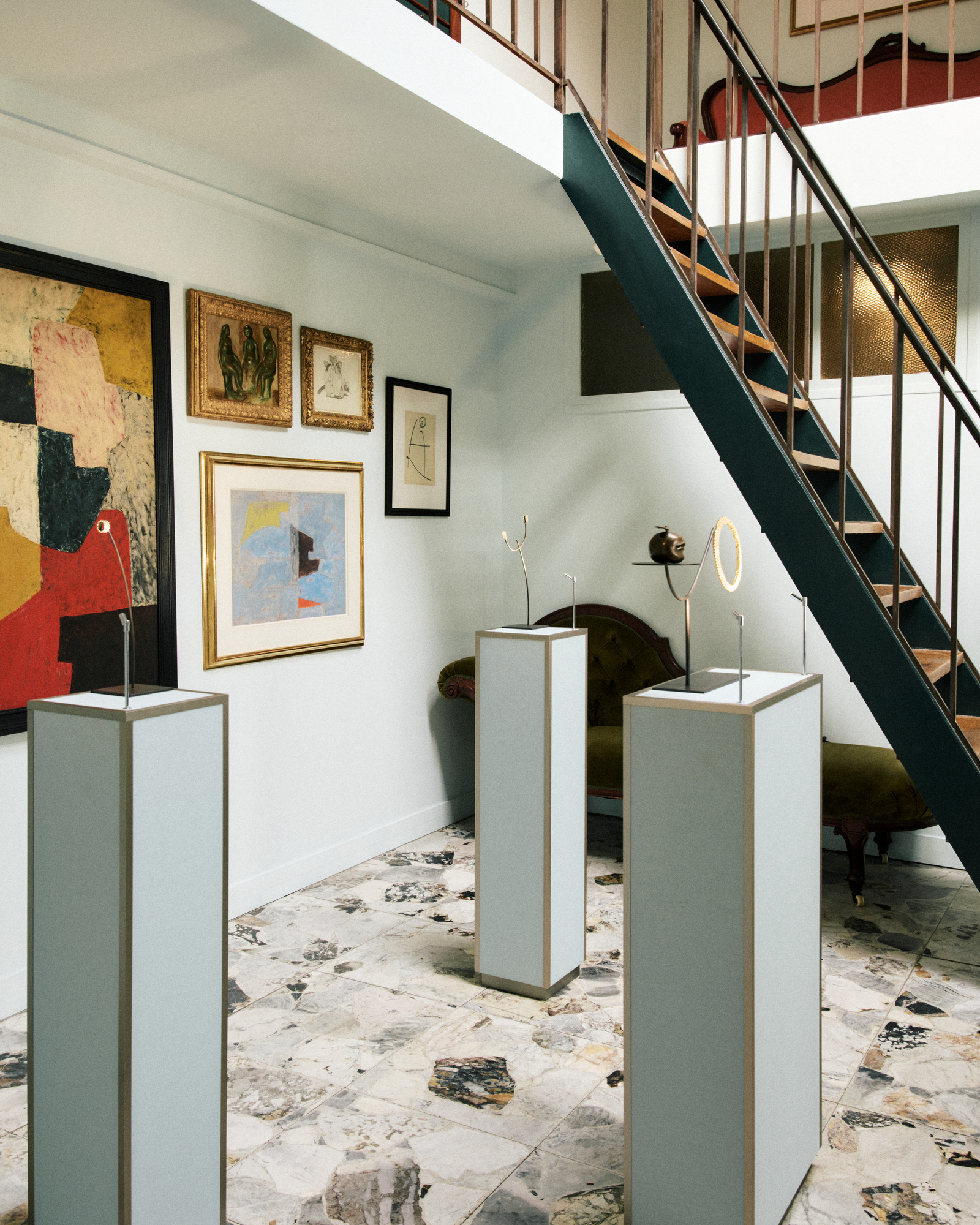 Viltier unveiled its high jewelry in the private apartment of Dina Vierny in the Musée Maillol, decorated by Madeleine Casteing.