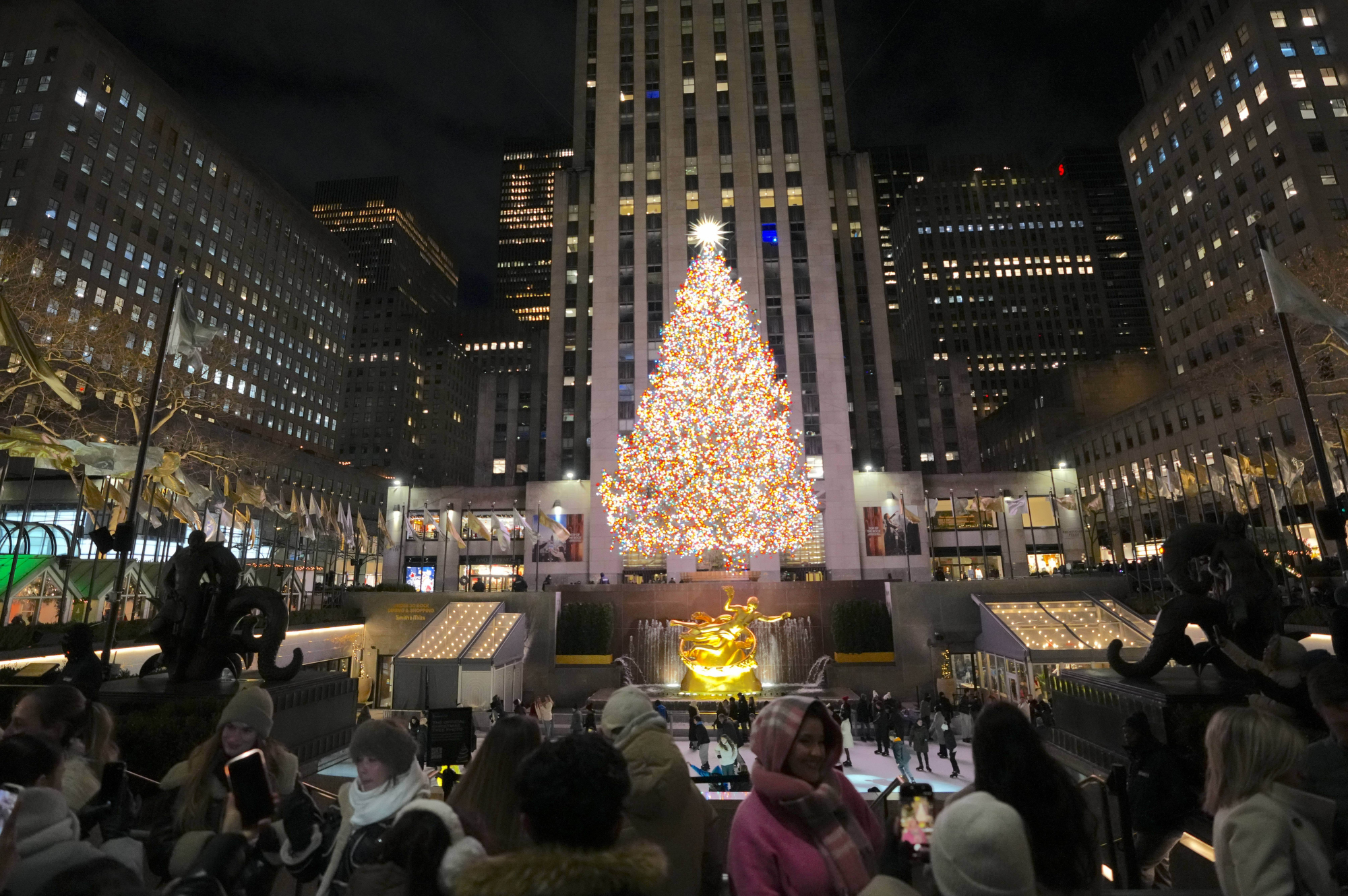 NEW YORK, UNITED STATES - DECEMBER 20: A general view shows Christmas lights, decorated buildings, a large illuminated Christmas tree and people enjoying holiday activities at iconic locations across New York City during the Christmas season, in New York, United States, on December 20, 2025. (Photo by Selcuk Acar/Anadolu via Getty Images)