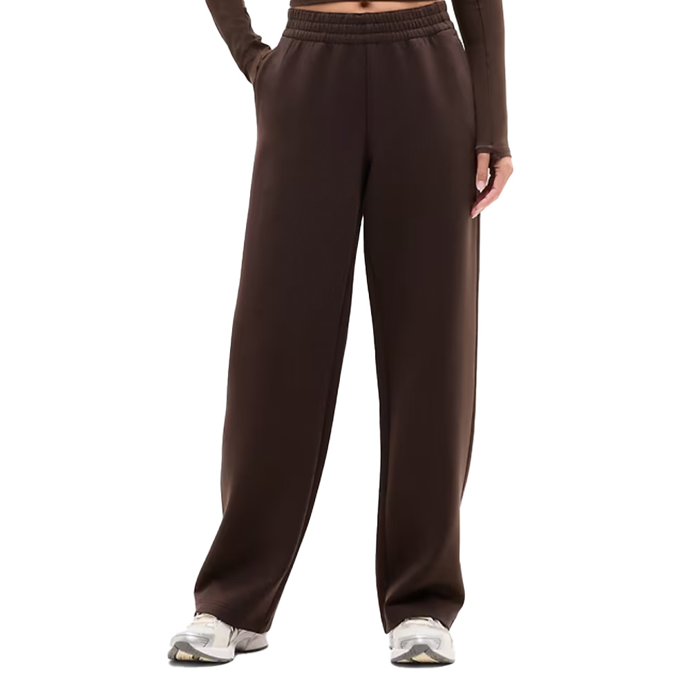 Athleta Holiday Sale 2025: Save 30% Off Leggings, Sports Bras, Tops