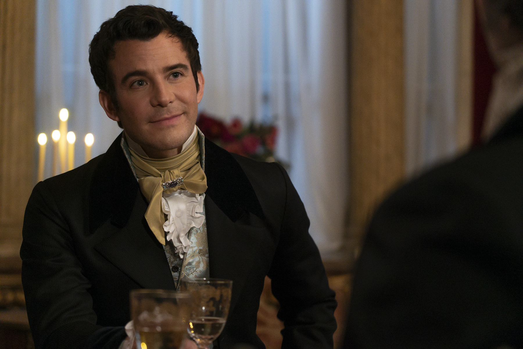 Bridgerton. Luke Thompson as Benedict Bridgerton in episode 306 of Bridgerton. Cr. Liam Daniel/Netflix © 202