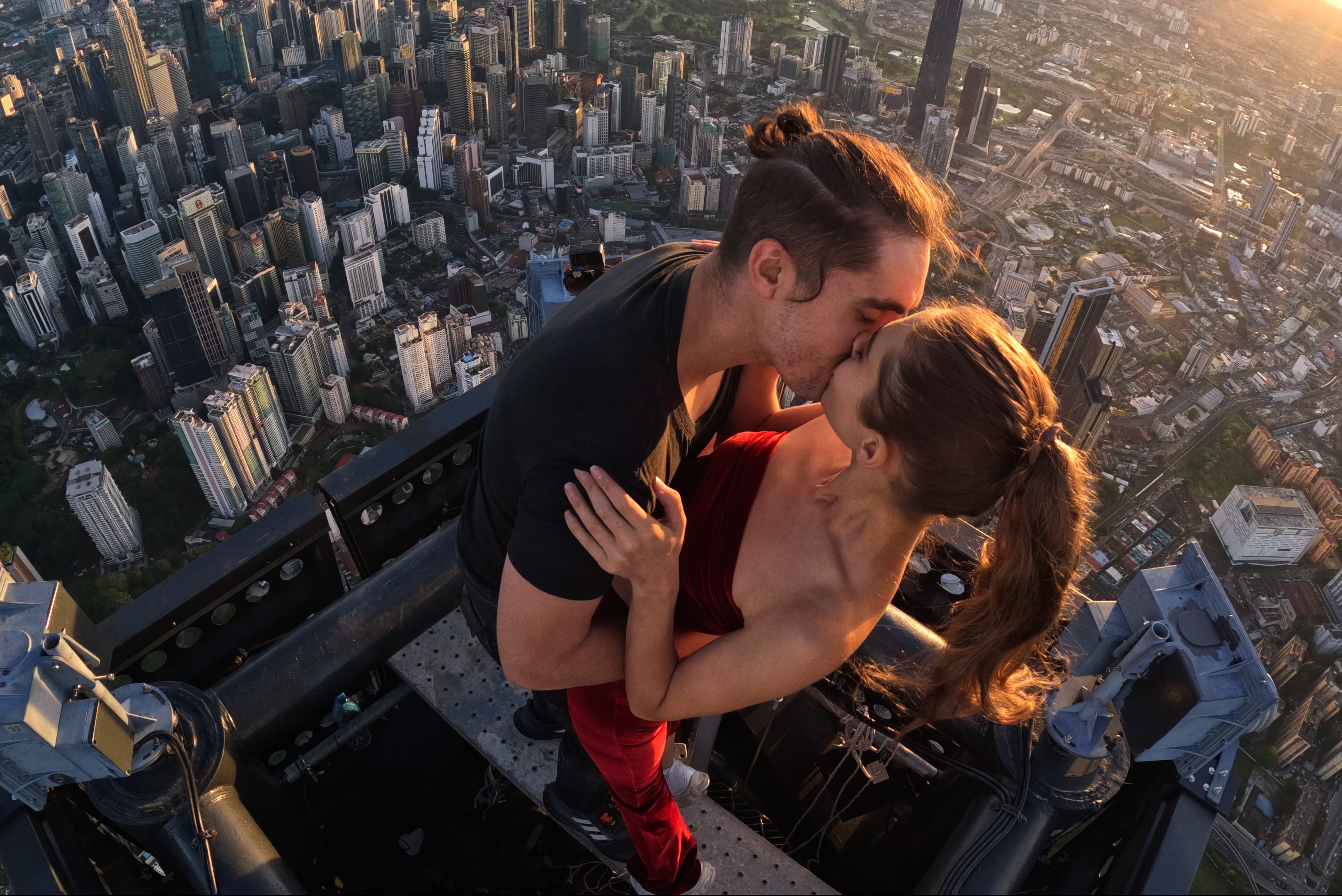 Skywalkers: A Love Story. Ivan Beerkus, Angela Nikolau in Skywalkers: A Love Story. Cr. Courtesy of Netflix © 2024.