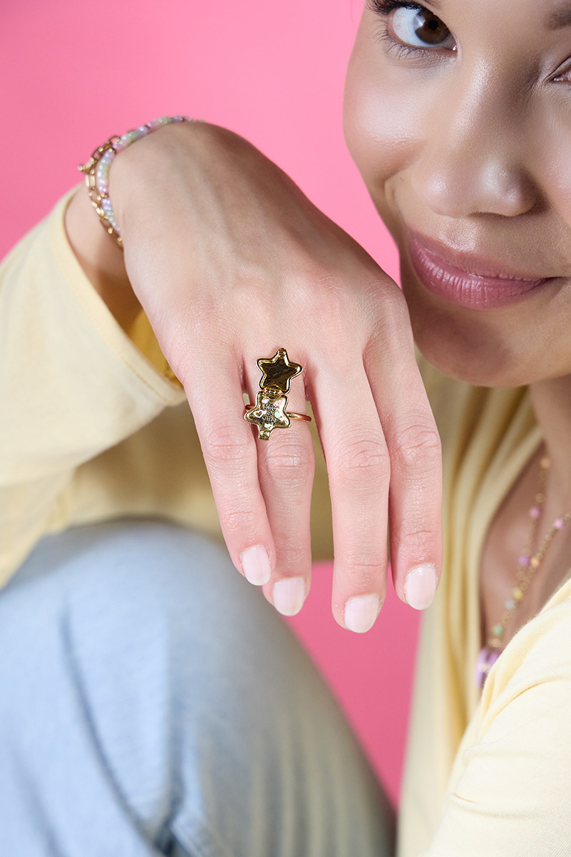 Alex and Ani collaborate with Polly Pocket on new jewelry pieces.