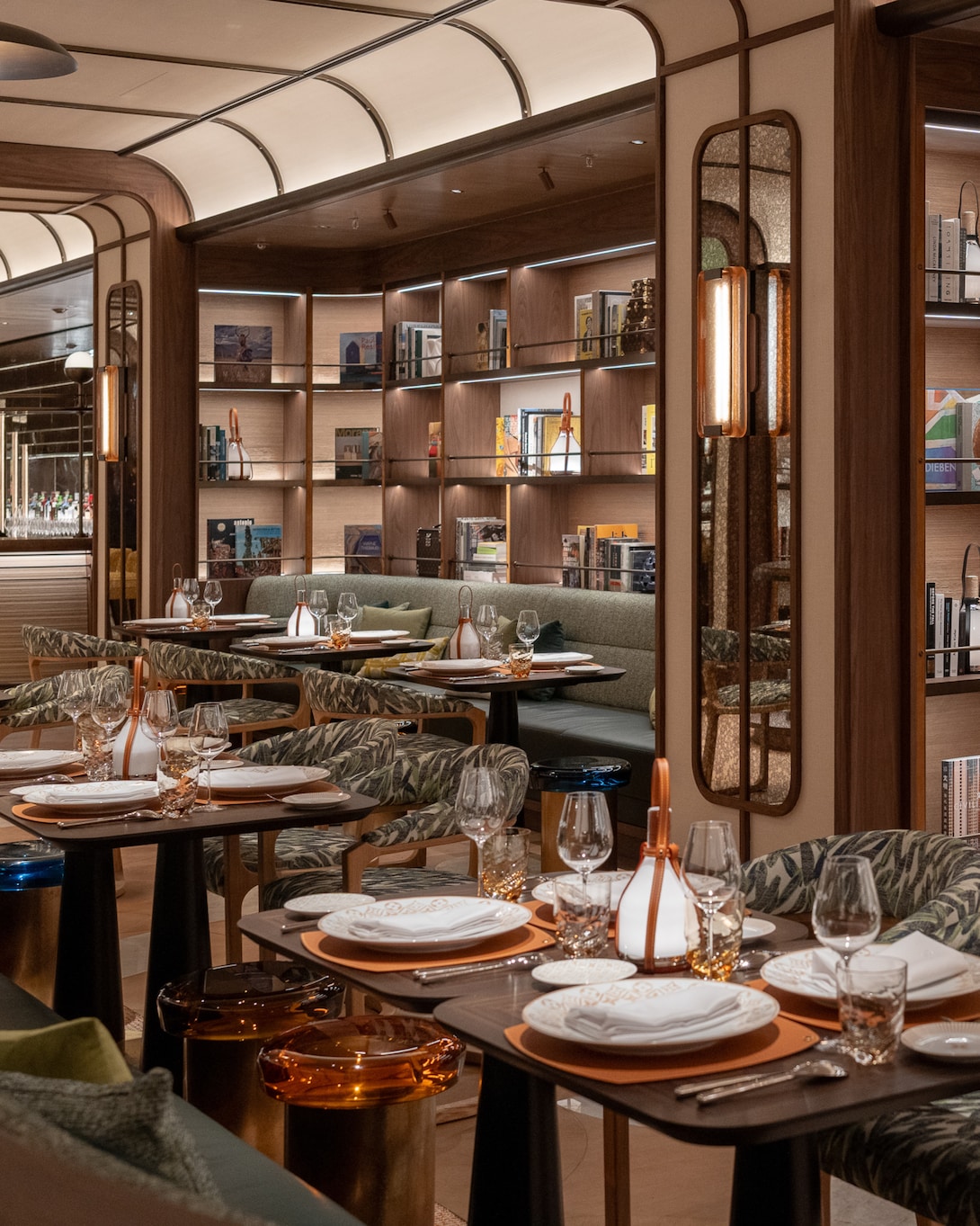 Inside Le Café Louis Vuitton.